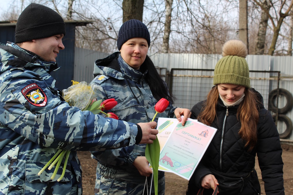 Сотрудники полиции г. о. Серпухов присоединились к акции «8 марта – в каждый дом»